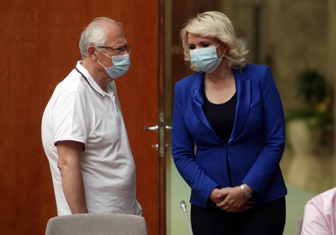 1593847097_naviknimo-se-na-maske-korona-moze-potrajati.jpg