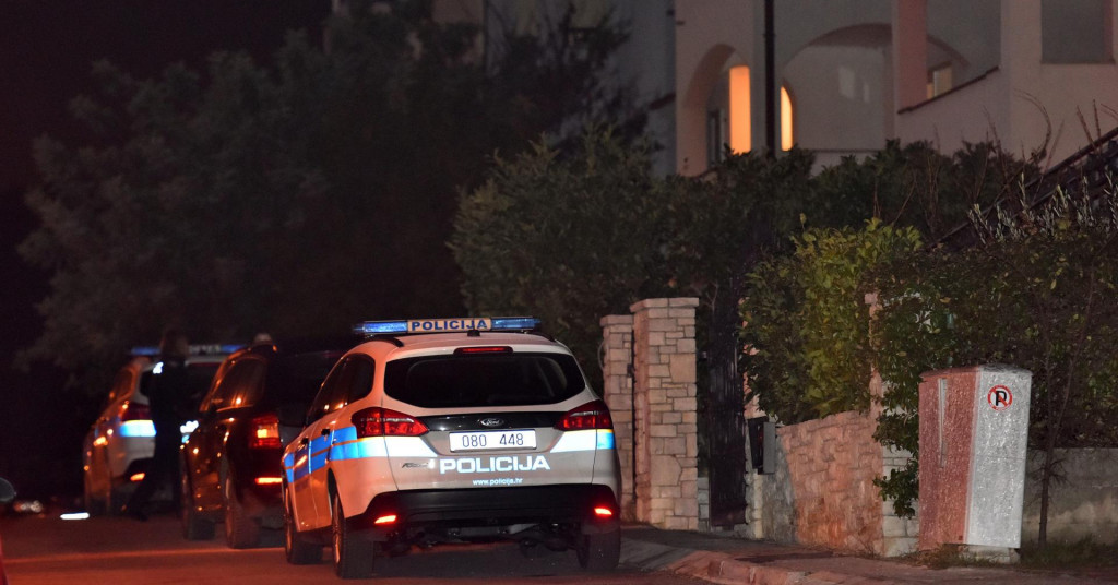 пула син убио оца и мајку налази се у притвору бн