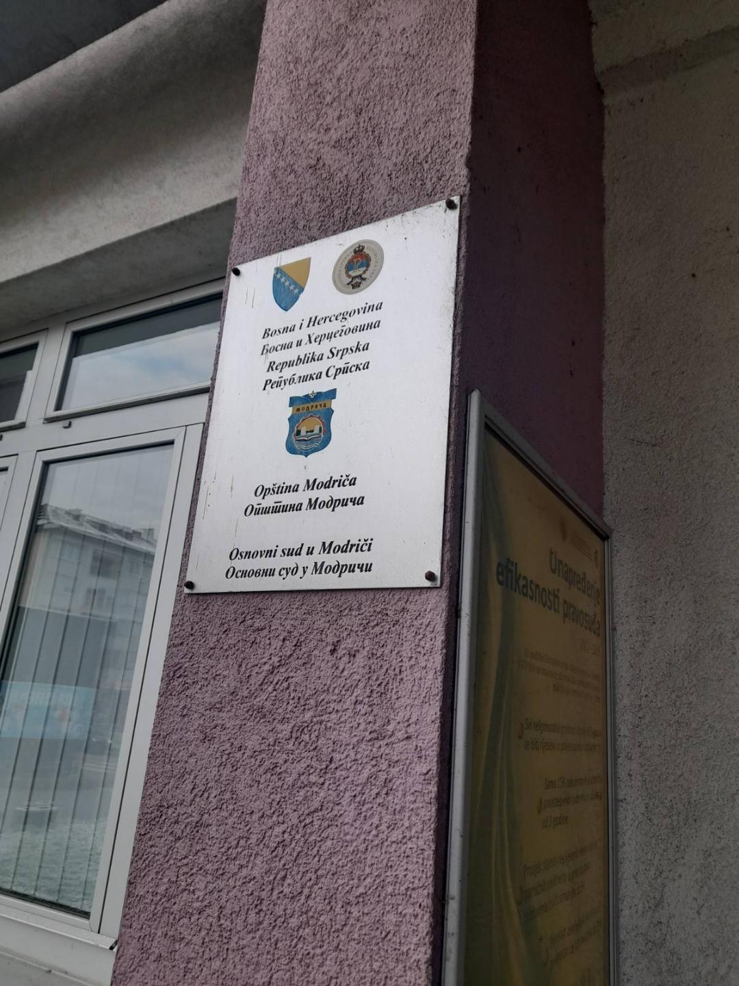 Otpu teni Radnici Rafinerije Pred Sudom U Modri i BN