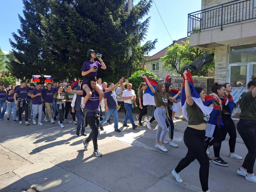 Višegradski maturanti slavili uz trubače