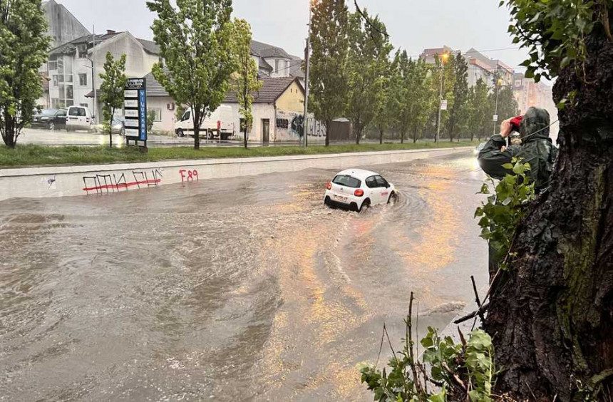 U poplavama u Novom Sadu povrijeđene dvije osobe