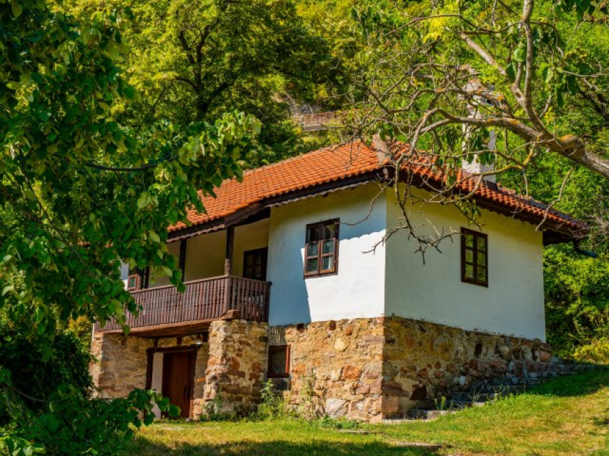 Srbija daje do 10.000 evra za kupovinu kuće na selu