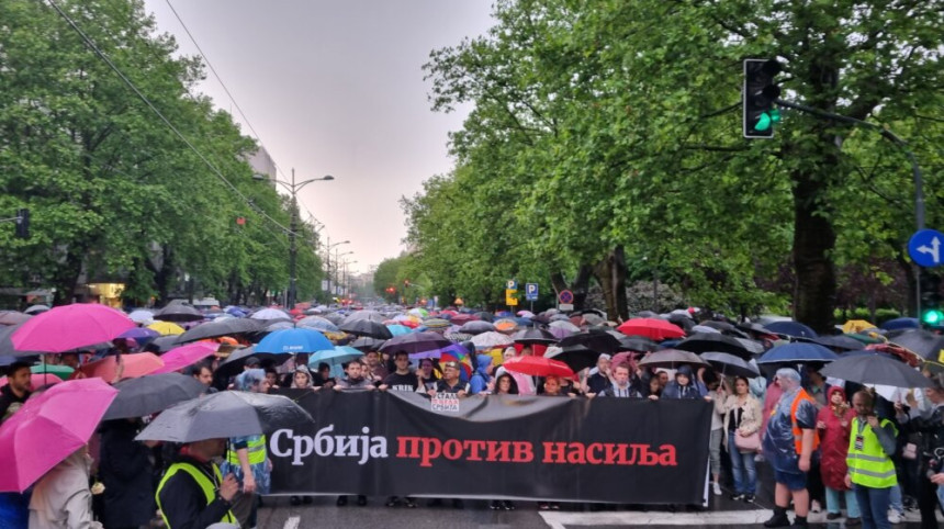 Učesnici protesta u Beogradu stigli do zgrade RTS-a
