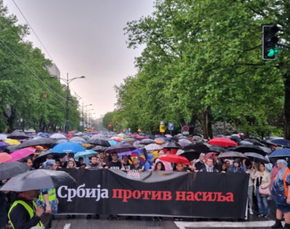 Učesnici protesta u Beogradu stigli do zgrade RTS-a