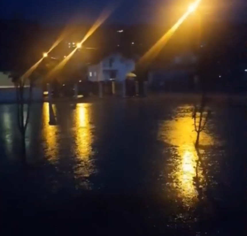 Поплава у насељу Пријечани, угрожено 50 домаћинстава