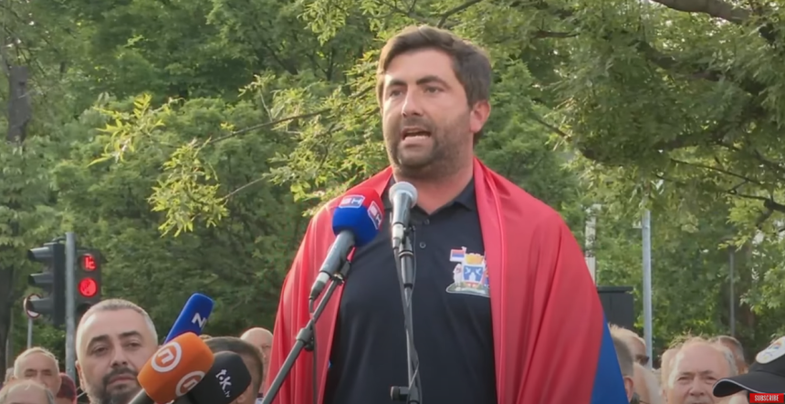 Srdačan doček gradonačelniku Bijeljine u Banjaluci: "Nenarodni režim mora pasti" (FOTO/VIDEO)