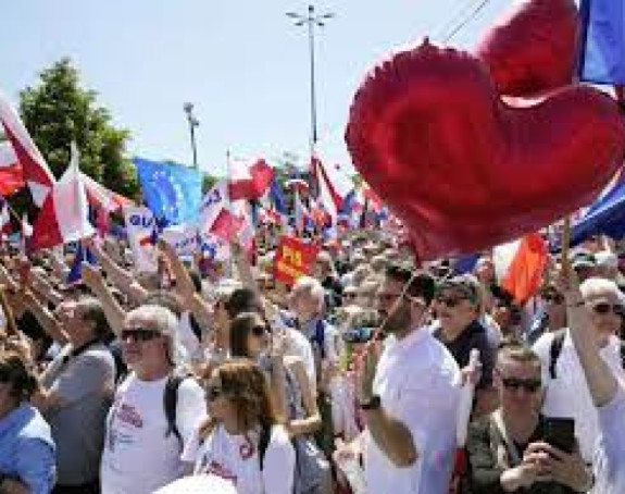 Varšava: Nekoliko stotina hiljada ljudi na protestu