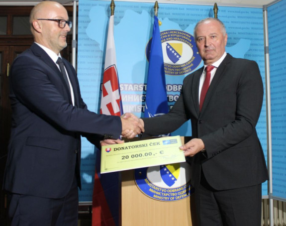 Prvi donatorski ček za OS BiH iz NATO paketa pomoći