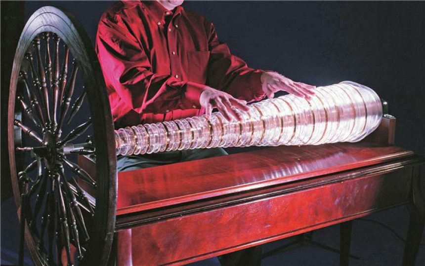 Ovo je najopasniji muzički instrument na svetu, a zove se staklena harmonika!