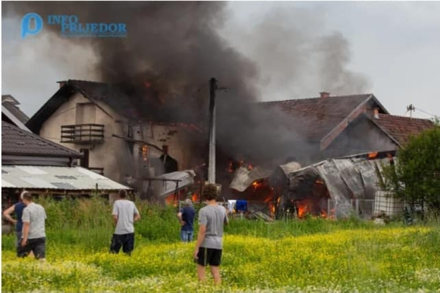 Izgorjeli kuća, radionica i devet vozila u Prijedoru