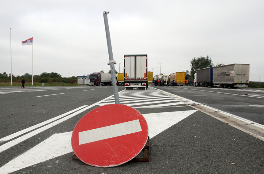 Blokiran ulazak kamiona sa robom iz Srbije na KiM