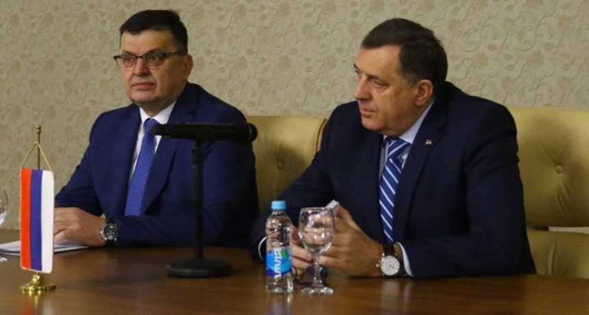 Tegeltija "udario" na Dodika (VIDEO)