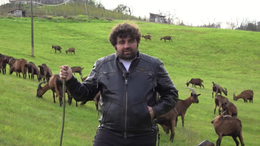 Popularni glumac iz Srbije živi na imanju sa 1.800 koza