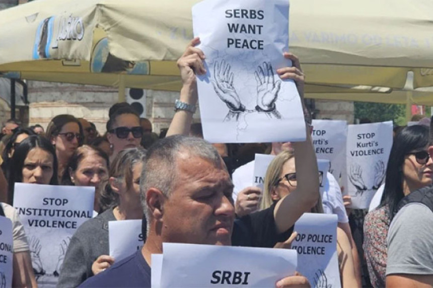 Protest zbog hapšenja Srba, helikopter Kfora nadlijeće područje