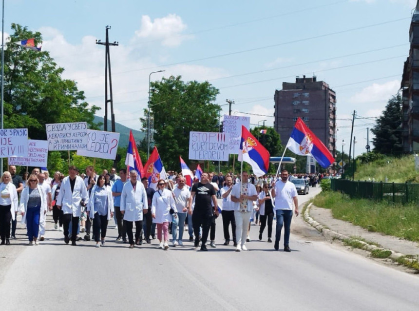 Protestna šetnja od K. Mitrovice do Zvečana