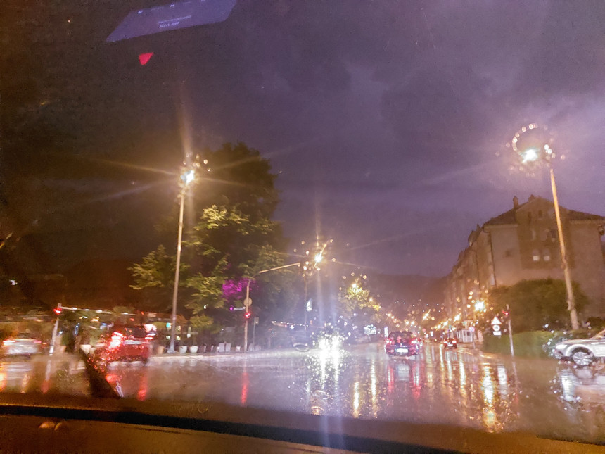 Невријеме праћено кишом и грмљавином погодило Бањалуку