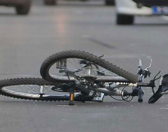 Приједор: У судару тешко повријеђен бициклиста