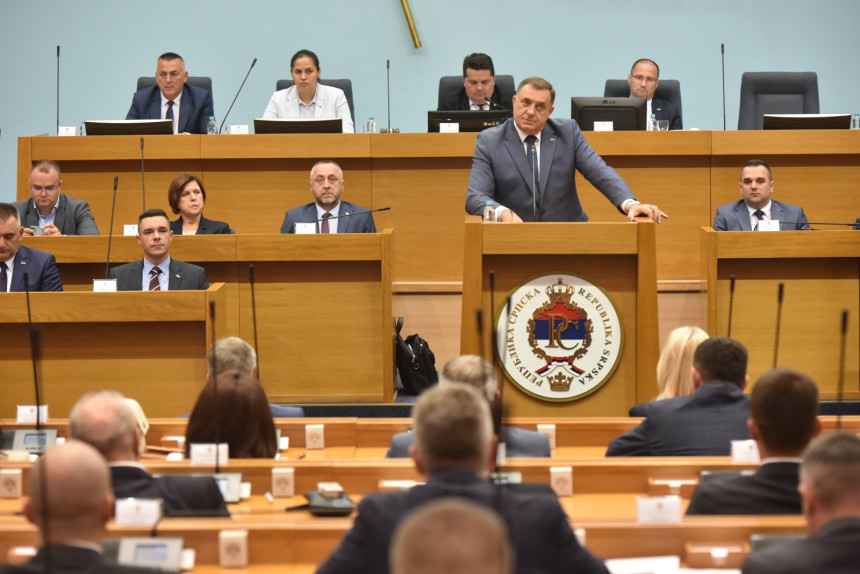 Dodik se obrušio na Ustavni sud BiH i zaprijetio zatvorom