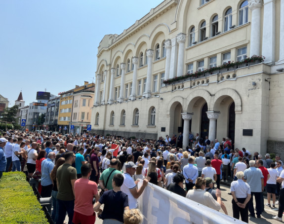 Protest ispred Gradske uprave: Ugrožena likvidnost grada