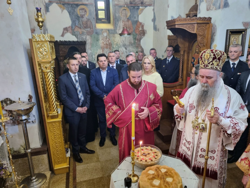 Православље је вјера са заставом Крста и Васкрсења