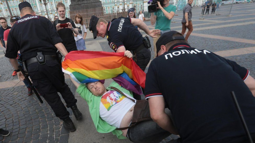 ЛГБТ особе у Русији ће од 1. јула морати на "лијечење"