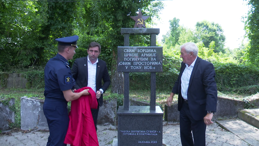 Otkriven spomenik borcima Crvene armije u Rači