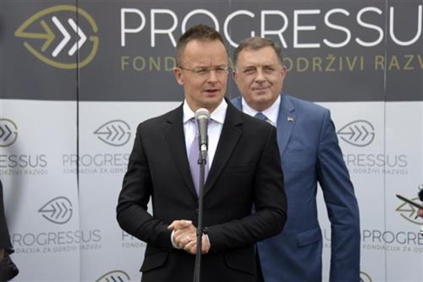 Sijarto prenio poruku: Mađarska podržava Dodika