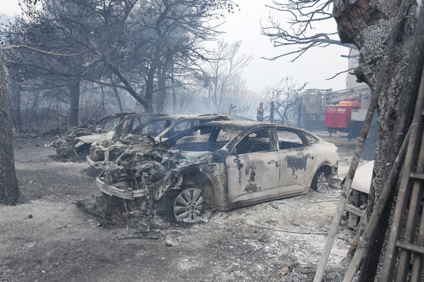 Dramatično stanje u Dalmaciji: Gore kuće i automobili