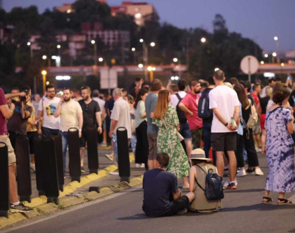 Učesnici protesta blokirali Gazelu u oba pravca