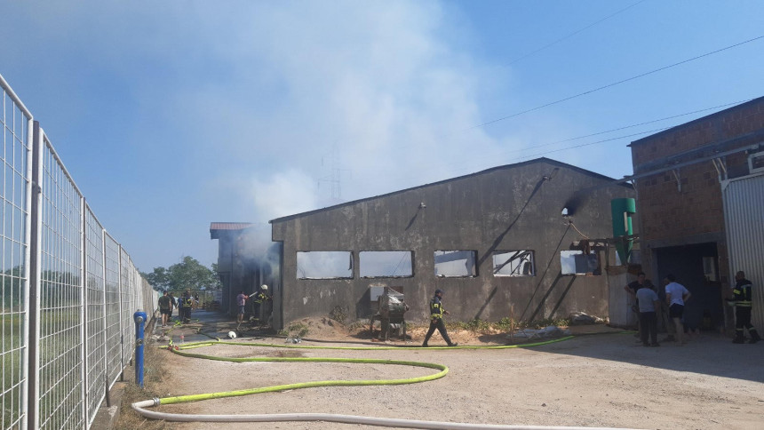 Велики пожар у кругу фирме „Медекс“ у Бијељини