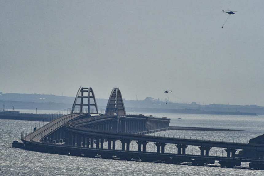 Руси објавили да је оштећен Кримски мост, има погинулих