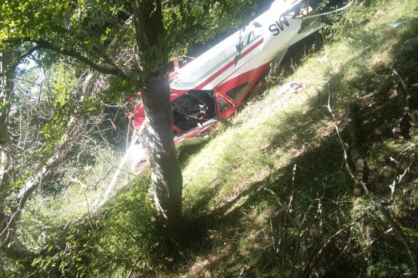 Црна Гора: Пао авион, двије особе повријеђене