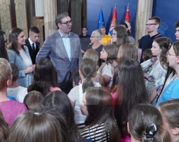 Vučić srpskoj djeci iz regiona: Ovdje ste svoji na svome
