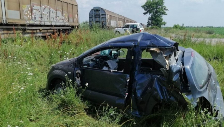 Voz udario auto u Vrčinu, dvije osobe poginule