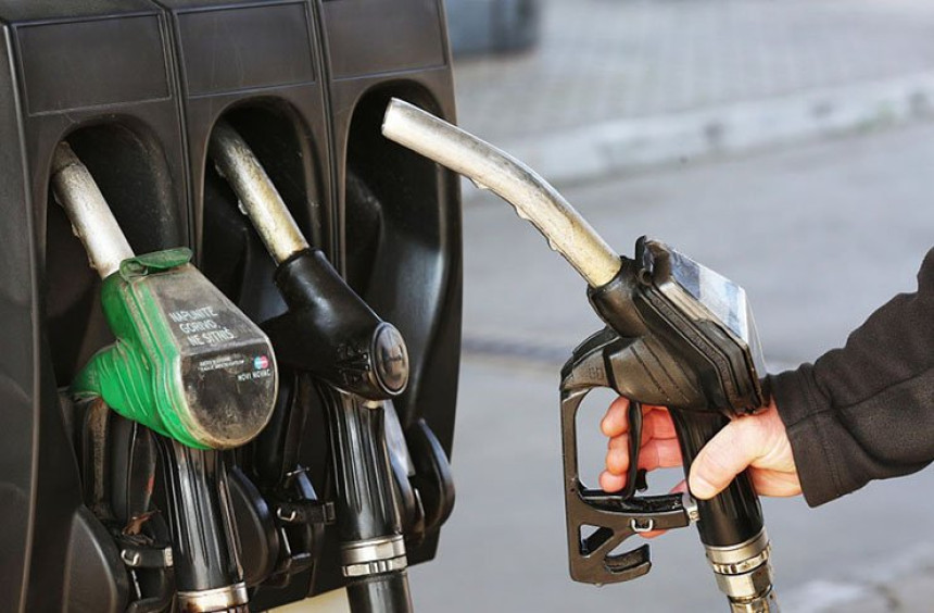 Нафта наставља да храни инфлацију, у РС скупље гориво