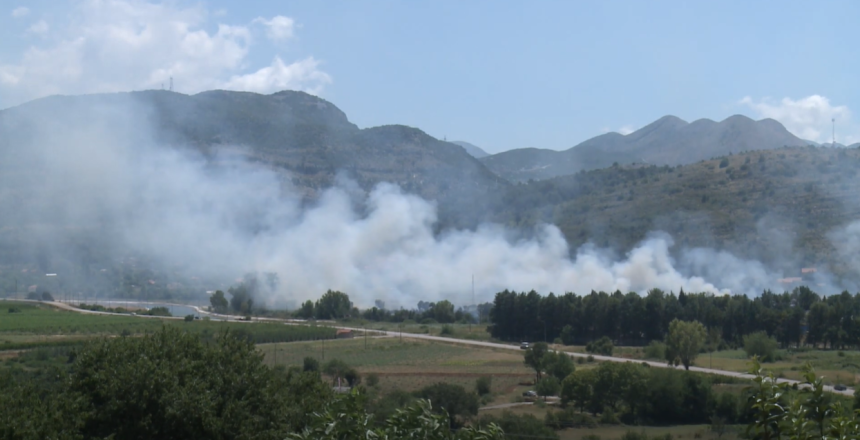 У околини Требиња избио пожар већих размјера (ВИДЕО)