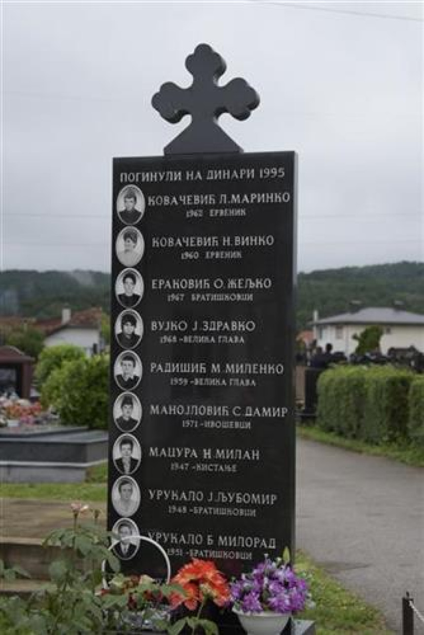 Положени вијенци убијеним Србима у хрватској "Олуји"