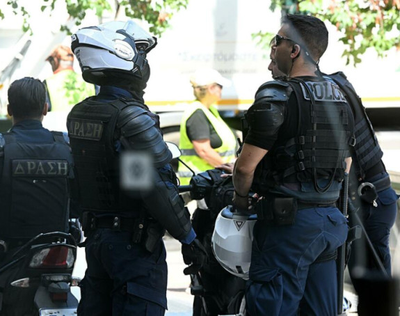 Pretresi hotela: Policija traži još 50 huligana u Atini
