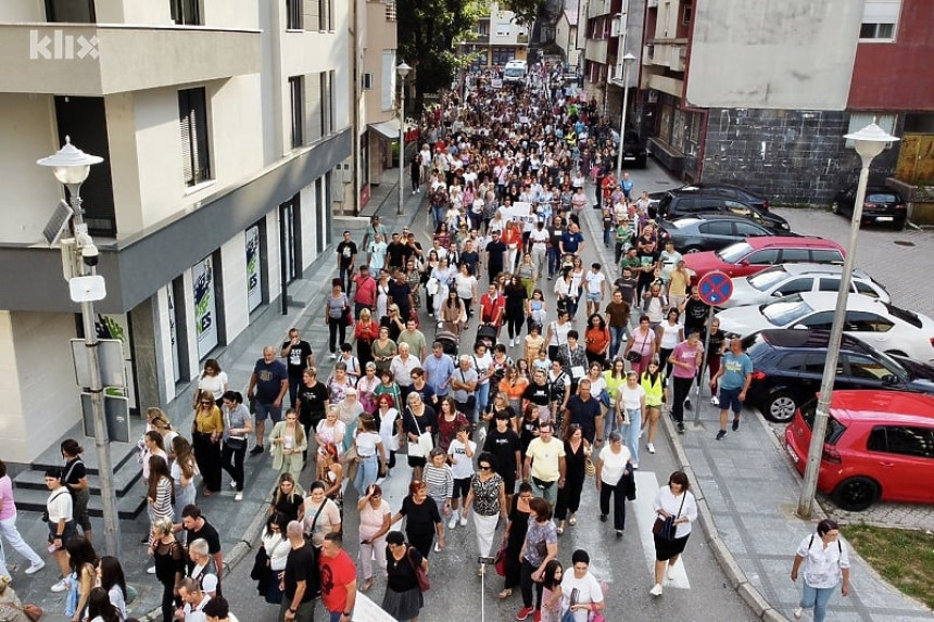 У Јабланици велики број грађана на протесту (ФОТО)