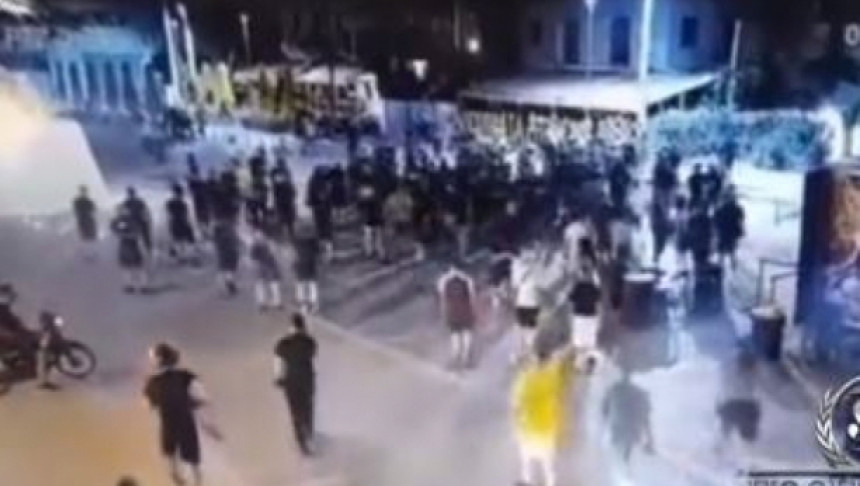 Појавио се нови снимак сукоба навијача у Атини