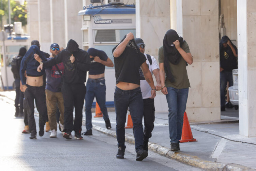 Blokirana Atina: Huligani dovedeni pred sud