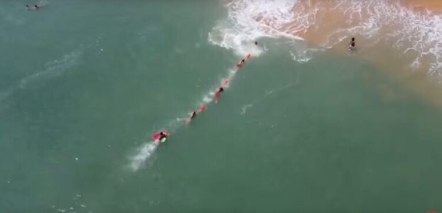 Импресивно: Ланац спасилаца у акцији извлачења пливача