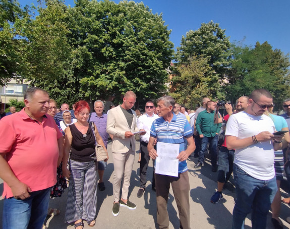 Policija zaustavila šetnju, legitimisan Stanivuković