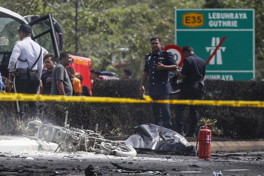 Poginulo najmanje 10 ljudi, avion pao na autoput
