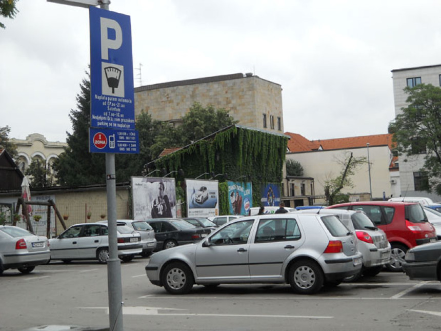 Haos oko parkinga: Vraćene table sa starim cijenama