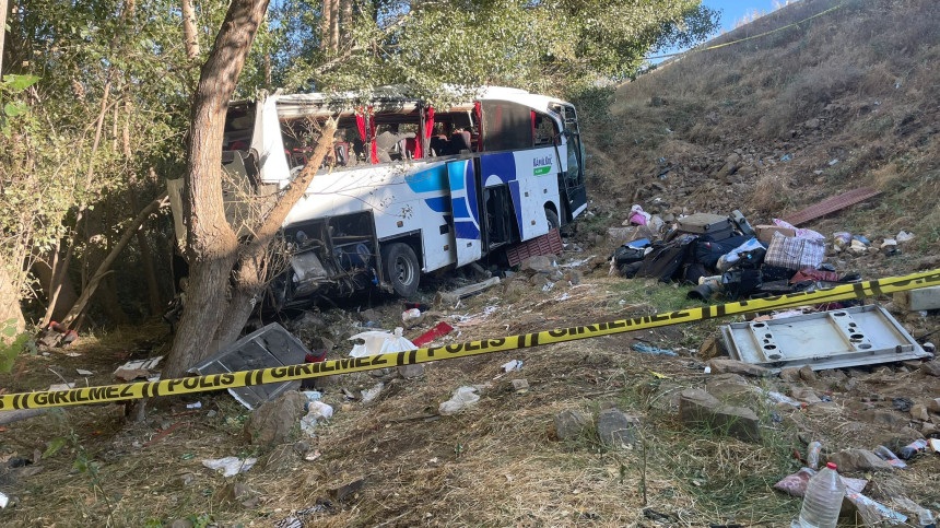 Турска: Возач изгубио контролу, погинуло 12 особа