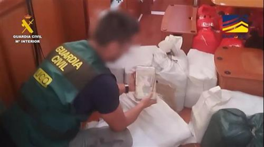 Заплијењено 700 килограма кокаина у Шпанији