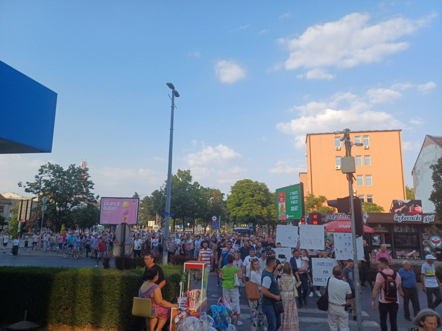 Протестна шетња у Бијељини: "Нећемо смеће из Брчког!"