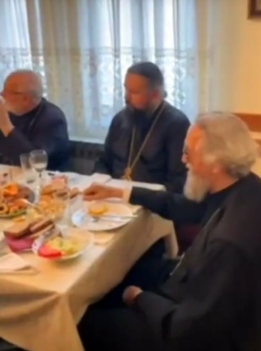 Vladika Jefrem i sveštenici uživali u odi o Dodiku