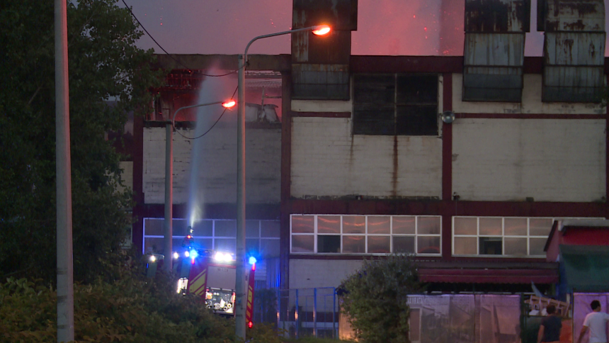 Бањалука: Пожар у фабрици стављен под контролу (Фото)